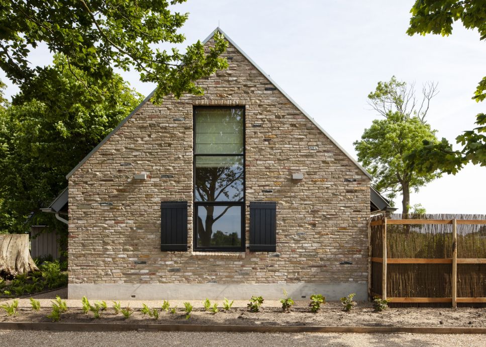 Woonboerderij aan de voet van de duin